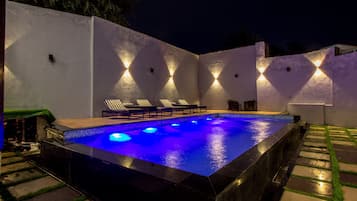 Outdoor pool, open 8:00 AM to 6:00 PM, pool umbrellas, pool loungers