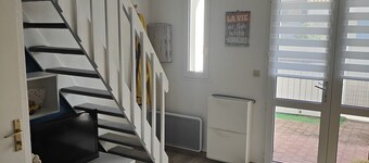 Comfortable villa in residence with swimming pool and tennis court, 600 m from the beach.