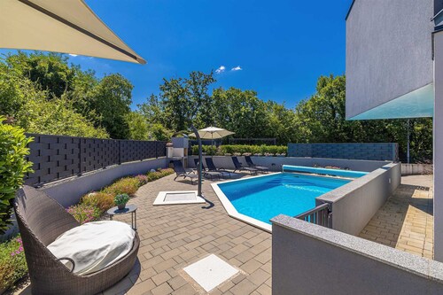Apartment LAGANINI II with shared pool