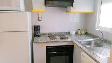 Réfrigérateur, micro-ondes, four, cafetière/bouilloire