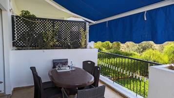 Apartment | Outdoor dining