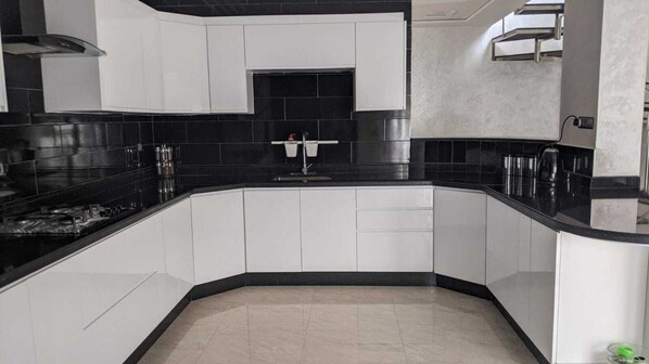 Leilighet | Eget kjøkken | Kjøleskap, mikrobølgeovn, ovn og kokeplater