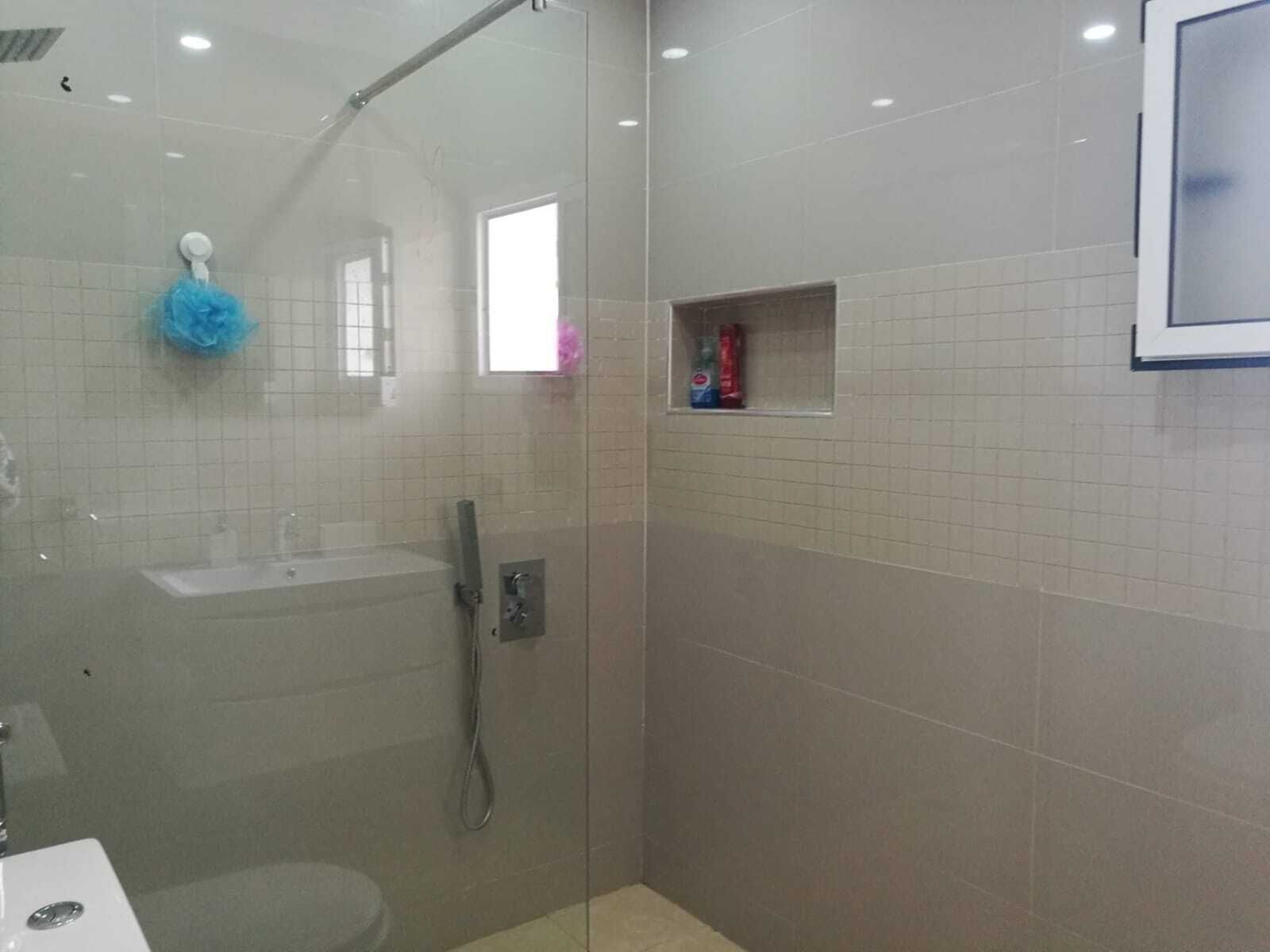 Apartemen | Kamar mandi | Shower, handuk,  dan sampo