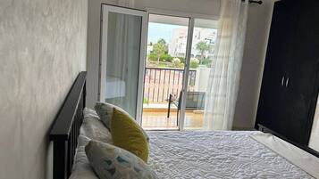 2 Schlafzimmer, Bügeleisen/Bügelbrett, Bettwäsche