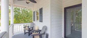 Renovated, Charming 3 BR Villa in WD, Golf Cart Included, & Short walk to Beach!