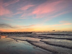 På stranden