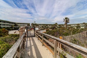 Property grounds - Comfort @ the Beach, Oceanfront Condo! Community Pool & 1000ft Fishing Pier! *Unit 124* (Isle Of Palms)