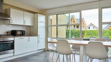 Fridge, oven, dishwasher