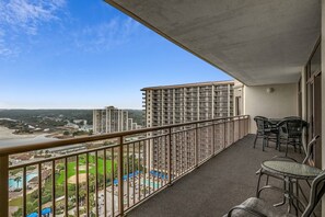 Property grounds - Gorgeous 16th Floor Oceanfront Condo at North Beach Resort & Villas - $300 FREE Activities Daily! (North Myrtle Beach)