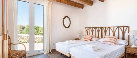 4 Schlafzimmer, Schreibtisch, Bügeleisen/Bügelbrett, kostenloses WLAN