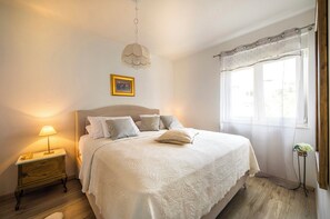 2 chambres, fer et planche à repasser, Wi-Fi gratuit, draps fournis