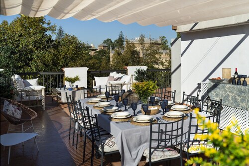 Villa Alfonso, Luxurious restored palace house next to Plaza de España.