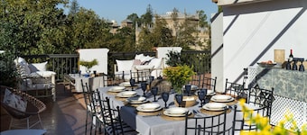 Villa Alfonso, Luxurious restored palace house next to Plaza de España.