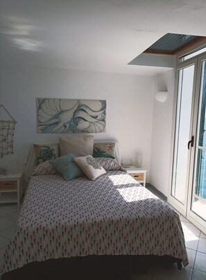 4 chambres, coffre-fort, fer et planche à repasser, lit de bébé portatif