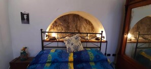 4 chambres, coffres-forts dans les chambres, fer et planche à repasser