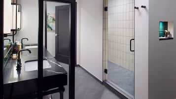 Junior Studio, 1 King Bed | Bathroom | Shower, free toiletries, hair dryer, bathrobes