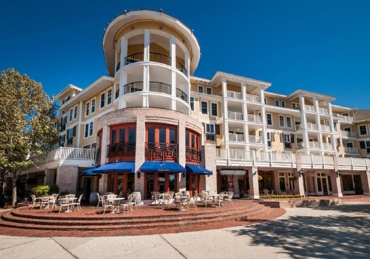 FREE SHUTTLE! HUGE balcony overlooks Village of Baytowne Wharf! Steps to dining!