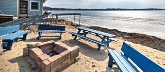 Fabulous Lake House near Lake Geneva, 1.5 hours from Chicago!!