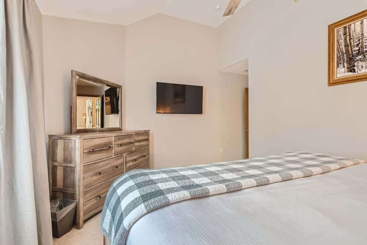 2 室のベッドルーム、アイロン / アイロン台、WiFi