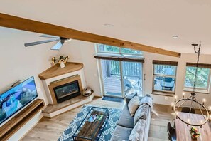 Fernseher, Kamin, Arbeitsbereiche