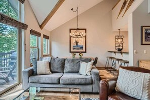 Fernseher, Kamin, Arbeitsbereiche