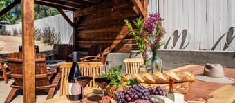 Fiorella Sofia-Vine Cottages-Just Minutes from the Heart of Downtown!