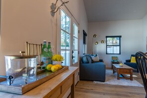 Interior - Revine Lago-Vine Cottages-Luxury Suite with Private Hot Tub and Fire pit! (Paso Robles)