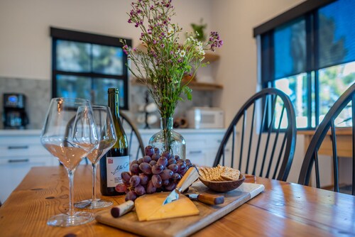Private Hot Tub + Fire Pit + BBQ | Downtown Paso Robles | Vine Cottages