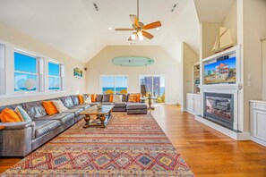 Televisión, videojuegos, reproductor de DVD, estéreo