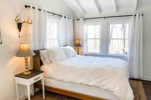 1 slaapkamer, een strijkplank/strijkijzer, reisbedje, wifi