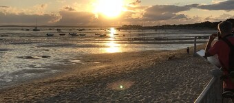 Close to all amenities: beach and shops