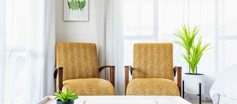 Coastal Studio Retreat – Walk to Beach & Downtown