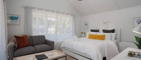 1 habitación, tabla de planchar con plancha, wifi y ropa de cama