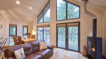 Fernseher, Kamin, Arbeitsbereiche