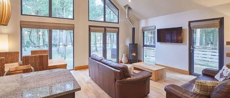 TV, peis og kontorer