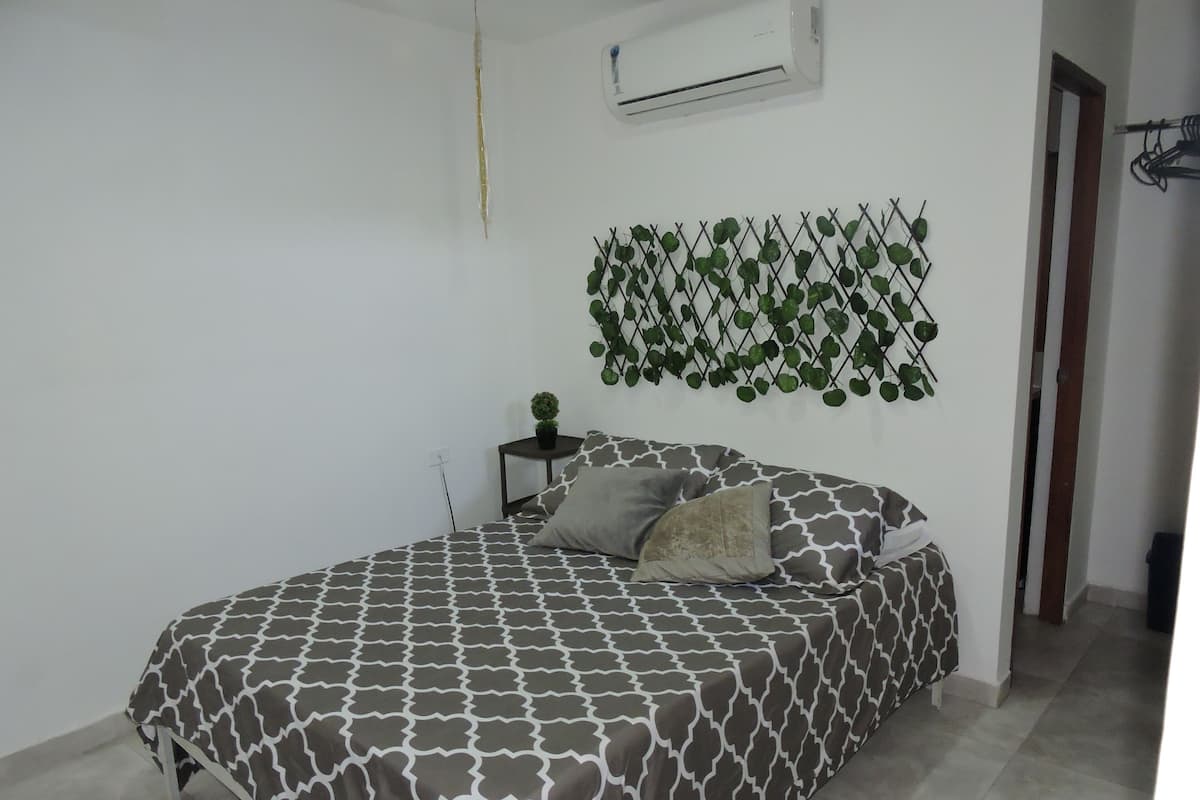 Habitación doble estándar | Edredón, wifi gratis y ropa de cama