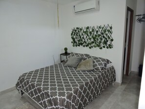 Quarto casal standard | Edredons de pluma, Wi-Fi de cortesia, roupa de cama