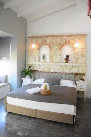 Deluxe Double Room | Hypo-allergenic bedding, minibar, individually decorated - Dem Butik Otel Alacatı (Cesme)
