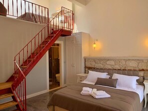 Luxury Quadruple Room | Hypo-allergenic bedding, minibar, individually decorated - Dem Butik Otel Alacatı (Cesme)