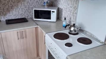 Frigorífic, microones, forn i placa de cuina