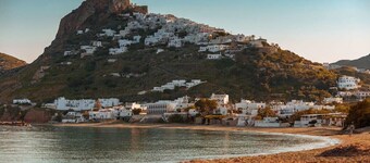 Skyros Lux Getaway - Poolside Retreat Near The Sea