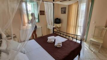 1 bedroom, iron/ironing board, travel crib, WiFi