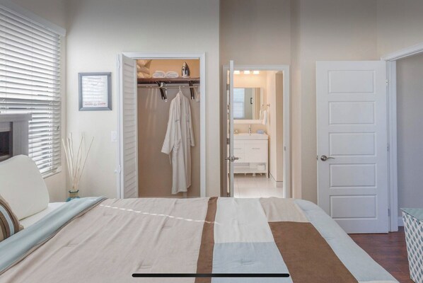 2 bedrooms, desk, iron/ironing board, travel crib