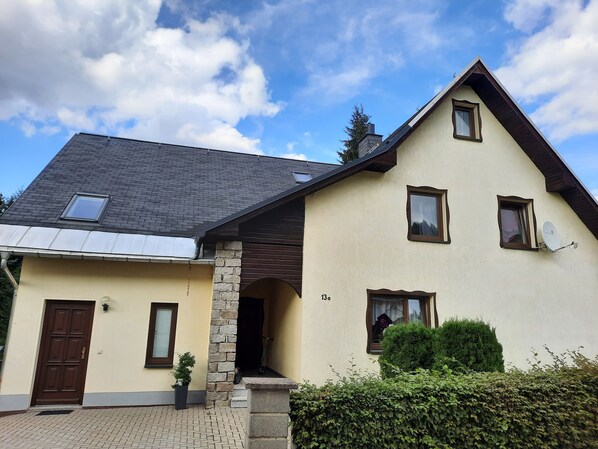 Exterior - Holiday home in the beautiful Ore Mountains (Sehmatal)