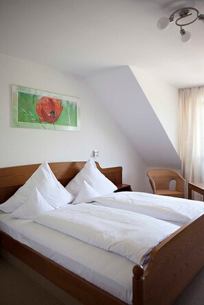 1 bedroom, desk, WiFi, bed sheets