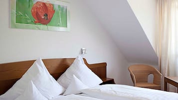 1 bedroom, desk, WiFi, bed sheets