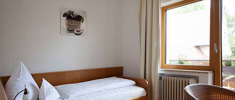 1 Schlafzimmer, Schreibtisch, WLAN, Bettwäsche