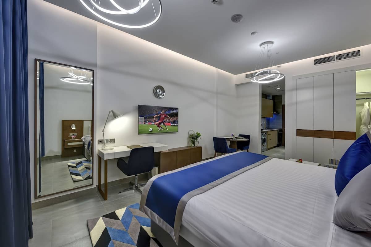 Memory-foam beds, in-room safe, individually decorated