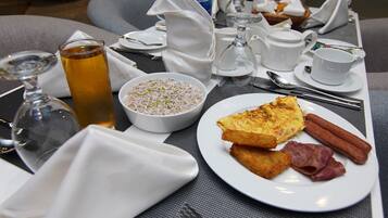 Petit déjeuner buffet servi tous les jours en supplément