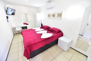 Bộ đồ giường cao cấp, chăn bông, minibar, trang trí khác biệt 